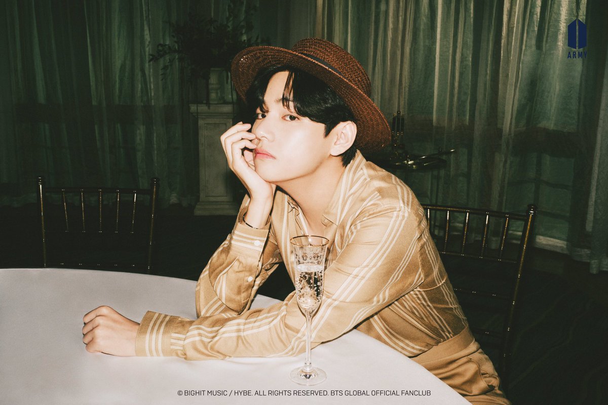 borahae_BTS's tweet photo. #taehyung para 'BTS SUITE LIFE PHOTO, Black ver', membresia ARMY. 

#btstaehyung  #btsinfo #btsv  #btstaehyung #taehyungbiased #taehyungbias #bts #btswts #btsinformation #btsnews #btsarmy #btsweverse #weverse #btsarmy #btsimagines #btsv #vbts #vbtsedit #kimtaehyung https://t.co/UMihV89VIN
