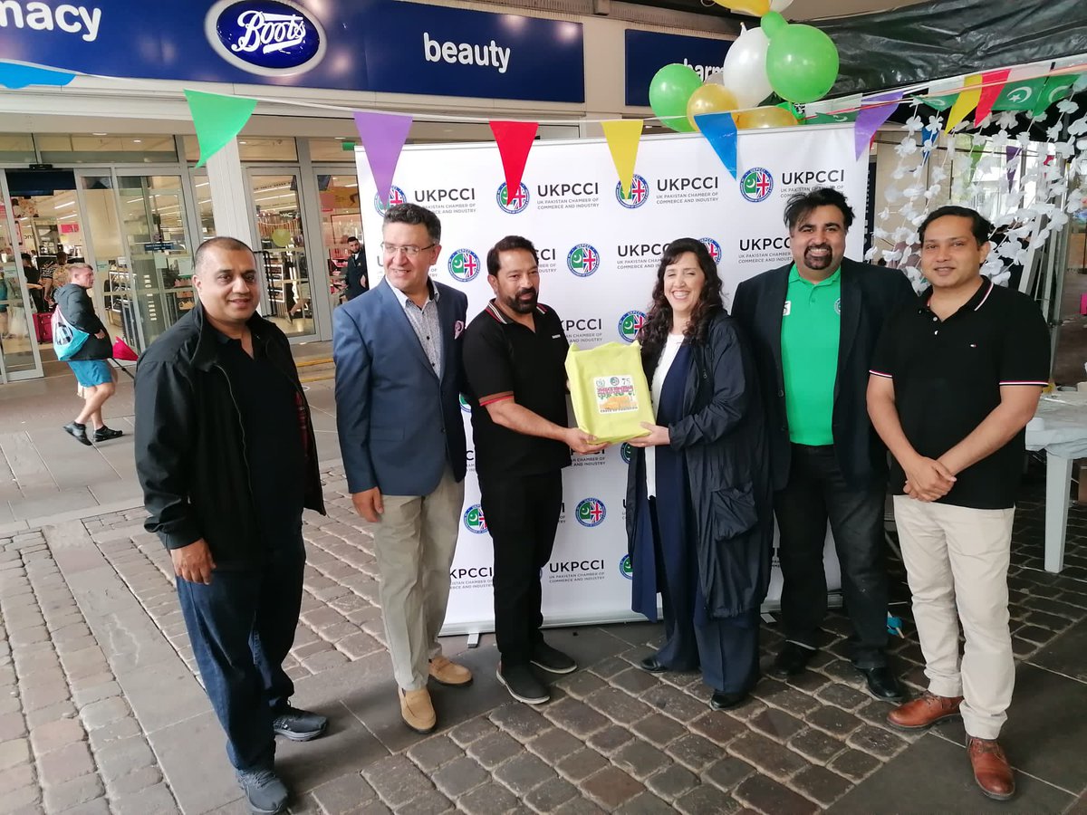 UKPCCI's tweet photo. We were joined by VIP guests including Consul General 
Muhammad Tariq Wazir, Commercial Secretary 
Muhammad Akhtar, Cllr and MP candidate Rabnawaz Akbar, former  Lord Mayor of Manchester Naeem ul Haq. https://t.co/urJ8Y1TuRs