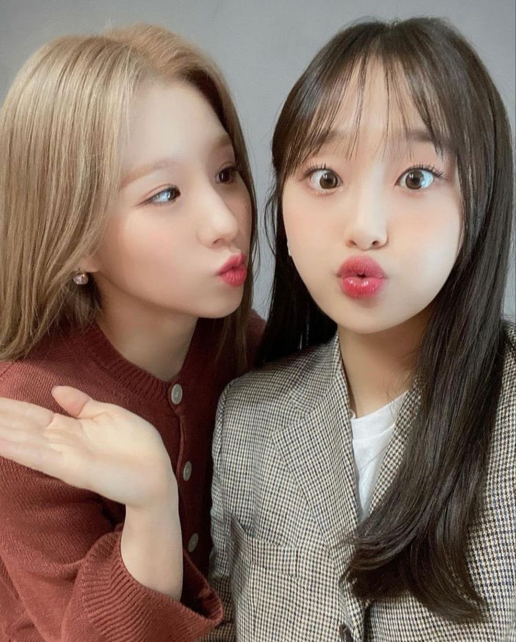 truly2chae's tweet photo. c/huu and h33jin just couldn’t resist having fun together when they were left alone #loonansfw #ggnsfw #kpopnsfw #chuunsfw #heejinnsfw https://t.co/PCwIZTbv13 https://t.co/gHHvy8nPMv