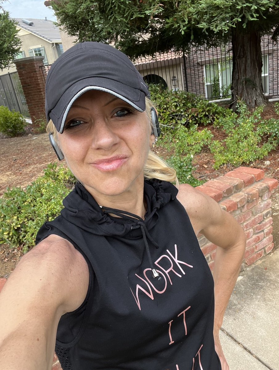 Cynthia_Bazin's tweet photo. I declare that something absolutely great is going to happen for YOU this week! That thing you have been consistently doing? It’s going to pay off for you BIG time! All the long hours? Totally worth it. Be ready! 💥 #SmartChic #KickInTheDuff #Motivation https://t.co/C70D3UQ1Q7