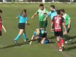 Se llama Cristian Tirone, y es la bestia que golpeó de atrás a la jueza Dalma Cotardi en un partido de fútbol en la Liga de Tres Arroyos. Si bien fue detenido por la policía, es muy probable que la AFA no haga nada, por eso es bueno conocer el rostro del violento cobarde.