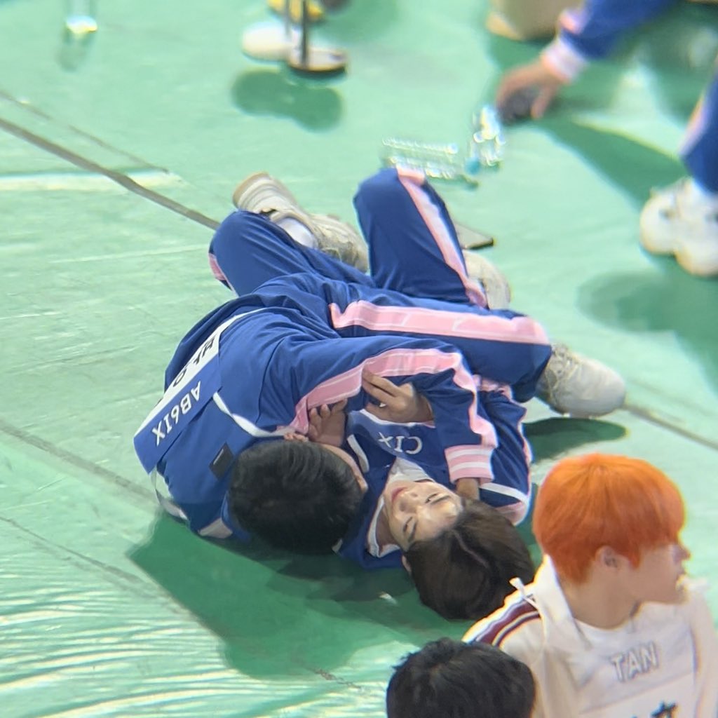 sparrowoojiniee's tweet photo. when chamdeep didnt change at all🥺💗

#WannOne #AB6IX #CIX https://t.co/fBGJARuJJe