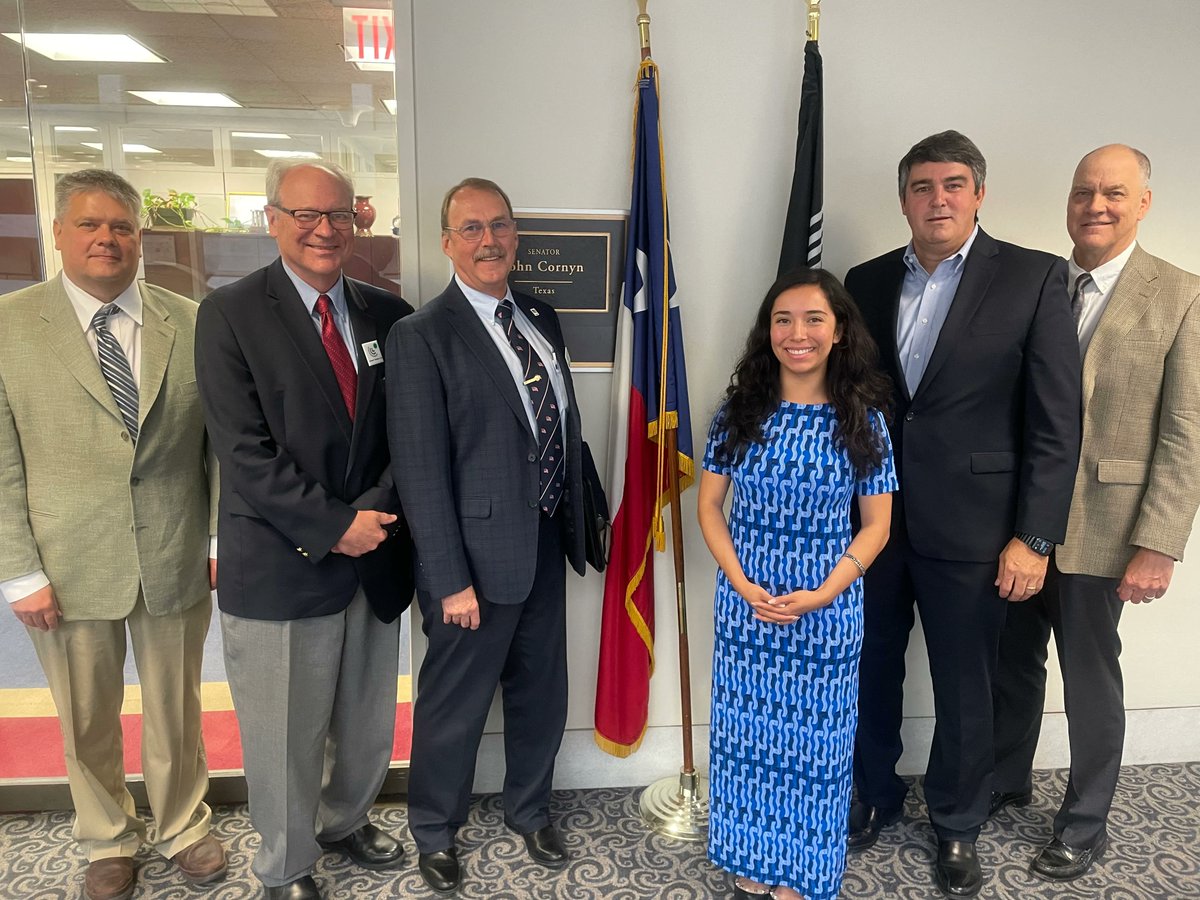 Thank you to <a href="/JohnCornyn/">Senator John Cornyn</a> for meeting with constituents and <a href="/citizensclimate/">Citizens' Climate Lobby</a> volunteers about urgent climate solutions. #ClimateActionNow #grassroots #texas #ccldfw #citizensclimatelobby