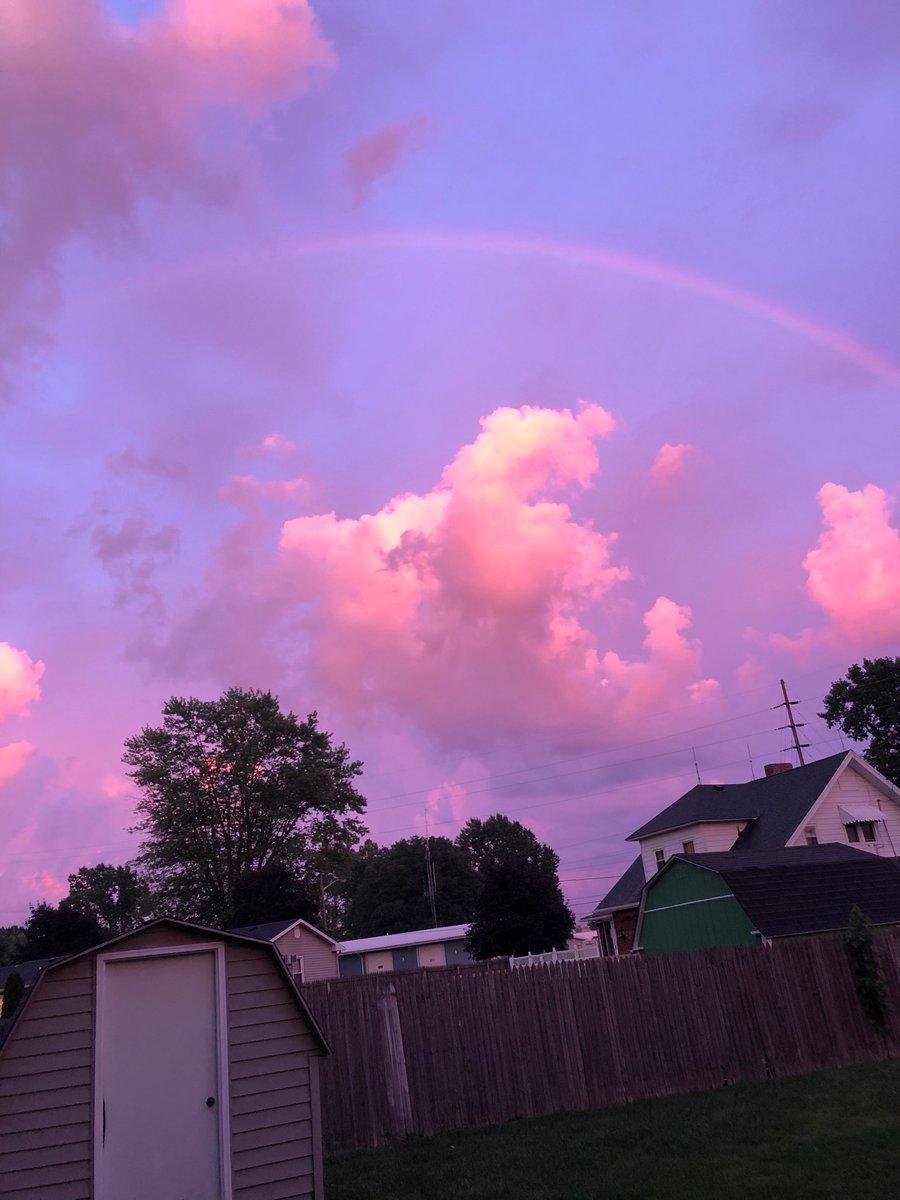 perksofhaley's tweet photo. Cotton candy colored sky after a storm 🍬🌈☁️

#rainbow #sky #storm https://t.co/YLe8LwEKII