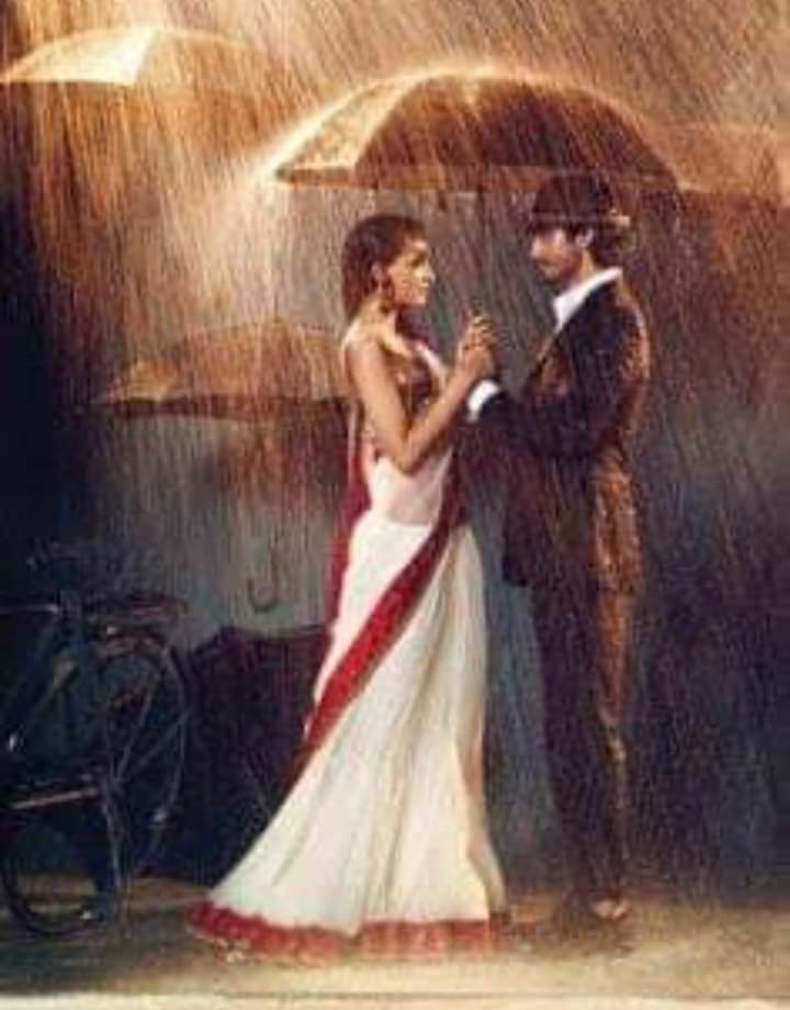 maliksafee4's tweet photo. تمہیں اک بات کہنی تھی 
اجازت ہو تو کہہ دوں میں 
یہ بھیگا بھیگا سا موسم 
یہ تتلی پھول اور شبنم 
چمکتے چاند کی باتیں 
یہ بوندیں اور برساتیں 
یہ کالی رات کا آنچل 
ہوا میں ناچتے بادل 
دھڑکتے موسموں کا دل 
مہکتی خوشبوؤں کا دل 
یہ سب جتنے نظارے ہیں 
کہو کس کے اشارے ہیں 
#قومی_زبان https://t.co/dbXcxHBran