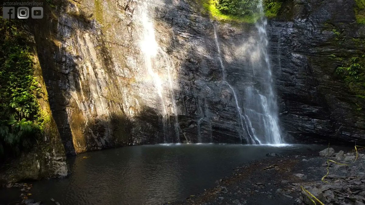 EmpaquePues's tweet image. Fijar un rumbo y cruzar caminos para llegar a él, es una de mis fascinaciones. Luego, sentarse frente a una cascada y escuchar su música, es una de las mejores maneras para encontrarse a uno mismo.
•
#EmpaquePues #ViajandoxColombia #cundinamarca #tobia #nimaima #nocaima #guevara