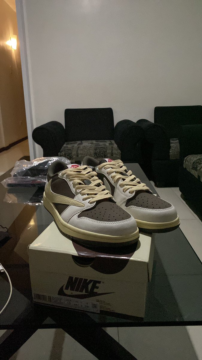 TommyTim69's tweet photo. maiba lang mga ka alter baka interasado kayo sa shoes size 10 direct pm me if interested!!! 🔥🔥 https://t.co/B04FCo3uRm