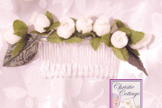 PamelaBaker67's tweet photo. https://t.co/JmJGmSh71d @christiecottage #CCMTT #WeddingFascinator #BridalComb https://t.co/j5zGSWDA3W