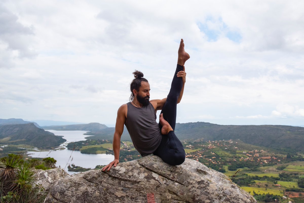 utheus's tweet photo. @utheusyoga meu novo instagram https://t.co/0HfKQu5Z1p