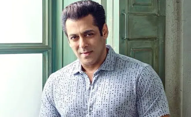 ndtv's tweet photo. 🔴 #Breaking | Actor Salman Khan Gets Arms Licence After His Request Citing Death Threats https://t.co/jbu5U7rV0A https://t.co/n6cu0izlgX