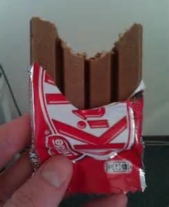 jayhernandez's tweet photo. @jeffcannata @thatgrltrish Same people who eat a Kit Kat like this... https://t.co/xEJ8AOUwRr