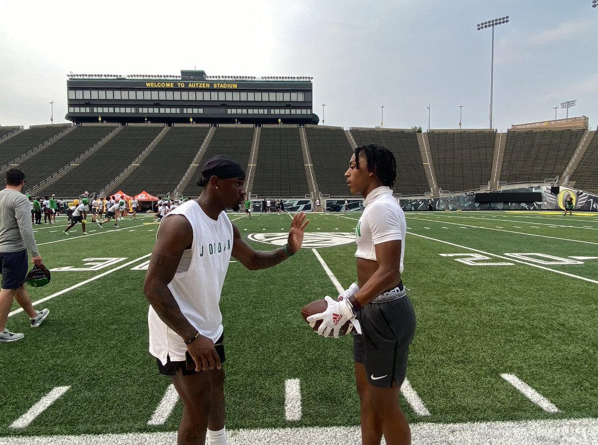 tai_korey's tweet photo. Had an amazing camp and visit to @oregonfootball! It was great to get out and see the city and campus! Appreciate all the love and hospitality @coach_meat @junioradams13 @Lydia_Marcell #ScoDucks #spencersbutte https://t.co/A04uJAwoL2