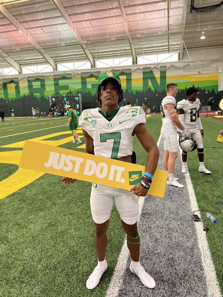 tai_korey's tweet photo. Had an amazing camp and visit to @oregonfootball! It was great to get out and see the city and campus! Appreciate all the love and hospitality @coach_meat @junioradams13 @Lydia_Marcell #ScoDucks #spencersbutte https://t.co/A04uJAwoL2