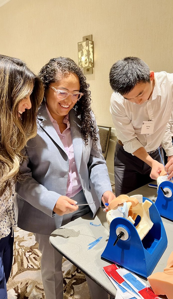 ZailaKassandra's tweet photo. Had an amazing time this past weekend at the 10th annual SUFU resident preceptorship! Great lectures and hands-on experience! Feeling excited about FPMRS! #sufures22 #latinxuro #latinasinmedicine https://t.co/6itNqeAn3h