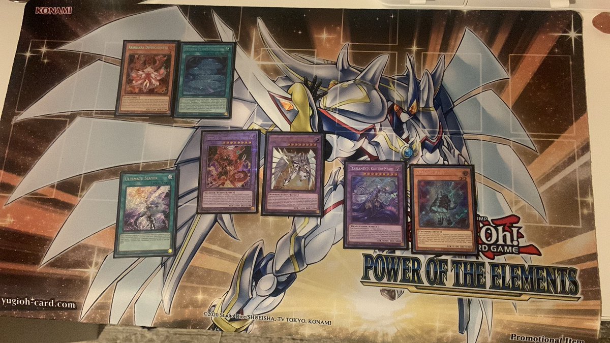 stepsonjohan's tweet image. Went to my first sneak peak event at my local OTS and needless to say things got alittle nutty #YGO #POTE