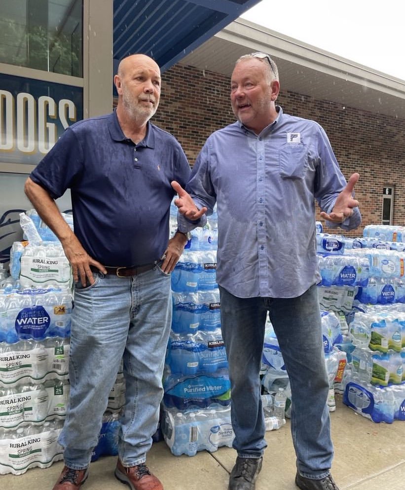 hazardkygov's tweet photo. End of day 4. There will be many more. 

Couple photos of our community leaders, Prestonsburg Mayor Les Stapleton, @GovAndyBeshear, and the man himself @TTChilders 

God bless all y’all helping we love you fierce. See you tomorrow https://t.co/4Yo5oGtAMR