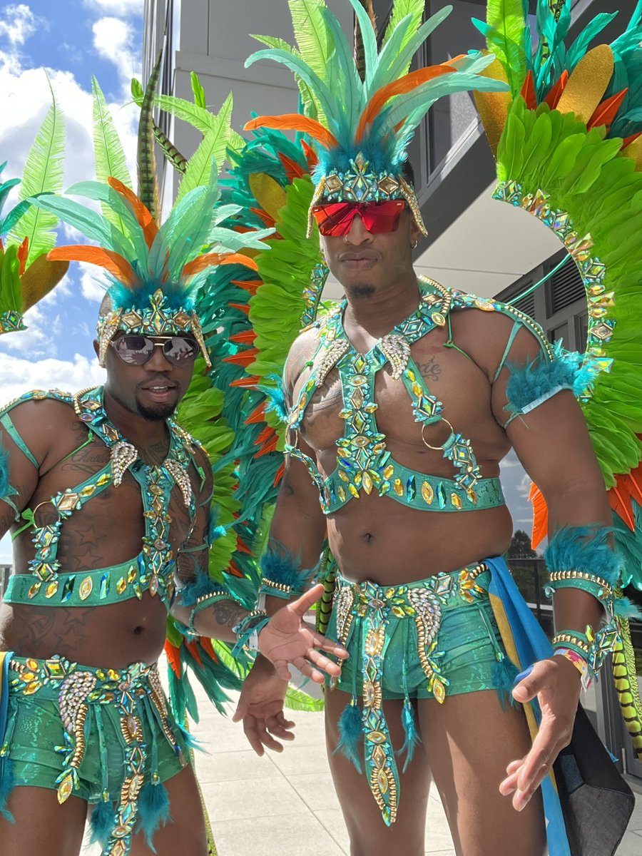 Ace_Vario06's tweet photo. JUST ROAD 😤 #torontocarnival2022 #caribana #caribana2022 #tribalcarnival #masolini #goodvibes #carnival #kingdoms #kingdomofmasolini #famalay #torontocanada🇨🇦 #playmas #realmenplaymas https://t.co/j3iipGy7SP