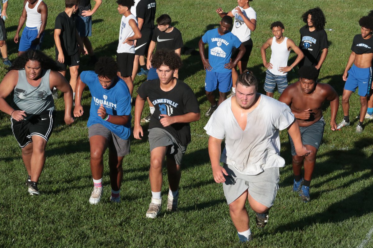 zvilleyearbook's tweet photo. The Tradition Continues! #30hills #bluedevilsfootball
@ZHS_Athletics @ZVilleSchools @Langermeier2 @mr_lawyer58 @MrGagliardo21
https://t.co/o1qMCHGcwo https://t.co/AXCbVwZERV