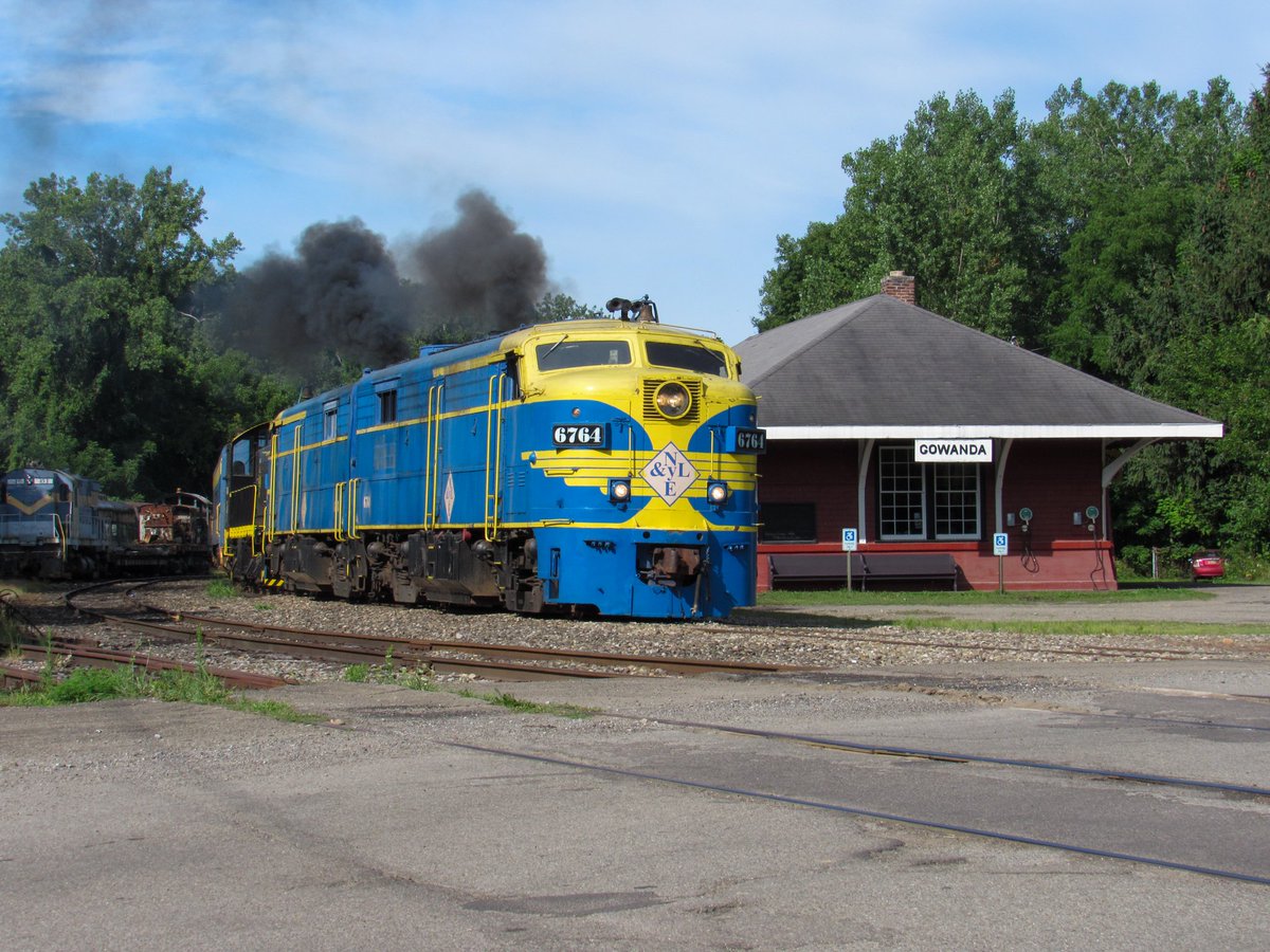 action_set's tweet photo. Im back? Well. Yeahhh. But not fully. A shout out to @DombiNick for todays New York & Lake Erie photocharter. #planestrainsandautomobiles #diesel #trains #alcos #railfan #wny https://t.co/lyYHXYhc5O