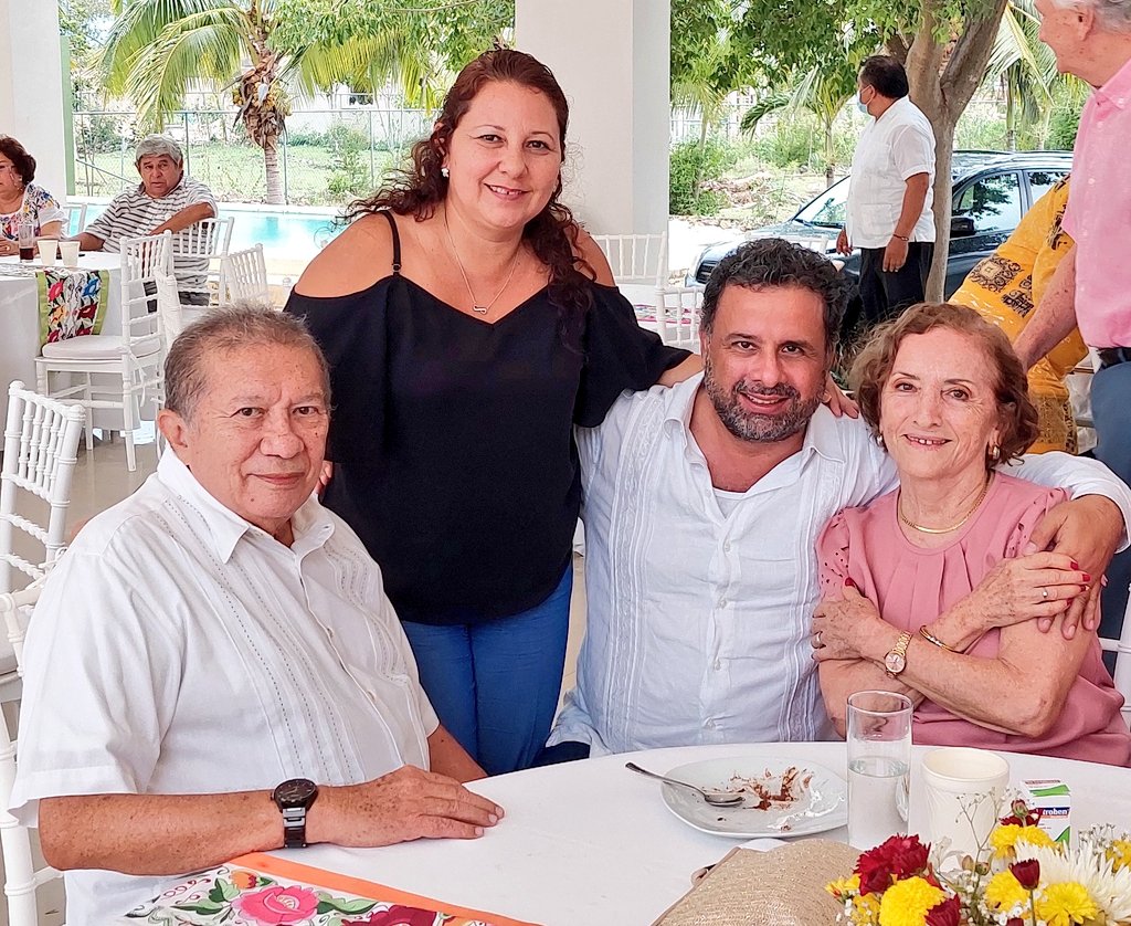 luis_sauma's tweet photo. Estos guapos cumplieron #50años de feliz e inspirador matrimonio 💍 y ahí estuvimos para celebrar la vida y la bendición de ser familia.
#Sauma https://t.co/i43P9uxubH
