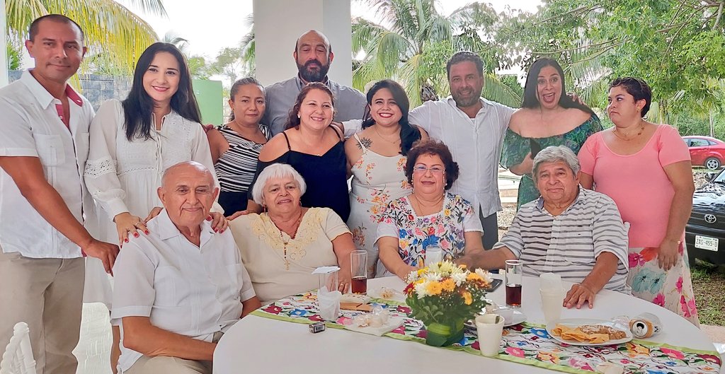 luis_sauma's tweet photo. Estos guapos cumplieron #50años de feliz e inspirador matrimonio 💍 y ahí estuvimos para celebrar la vida y la bendición de ser familia.
#Sauma https://t.co/i43P9uxubH