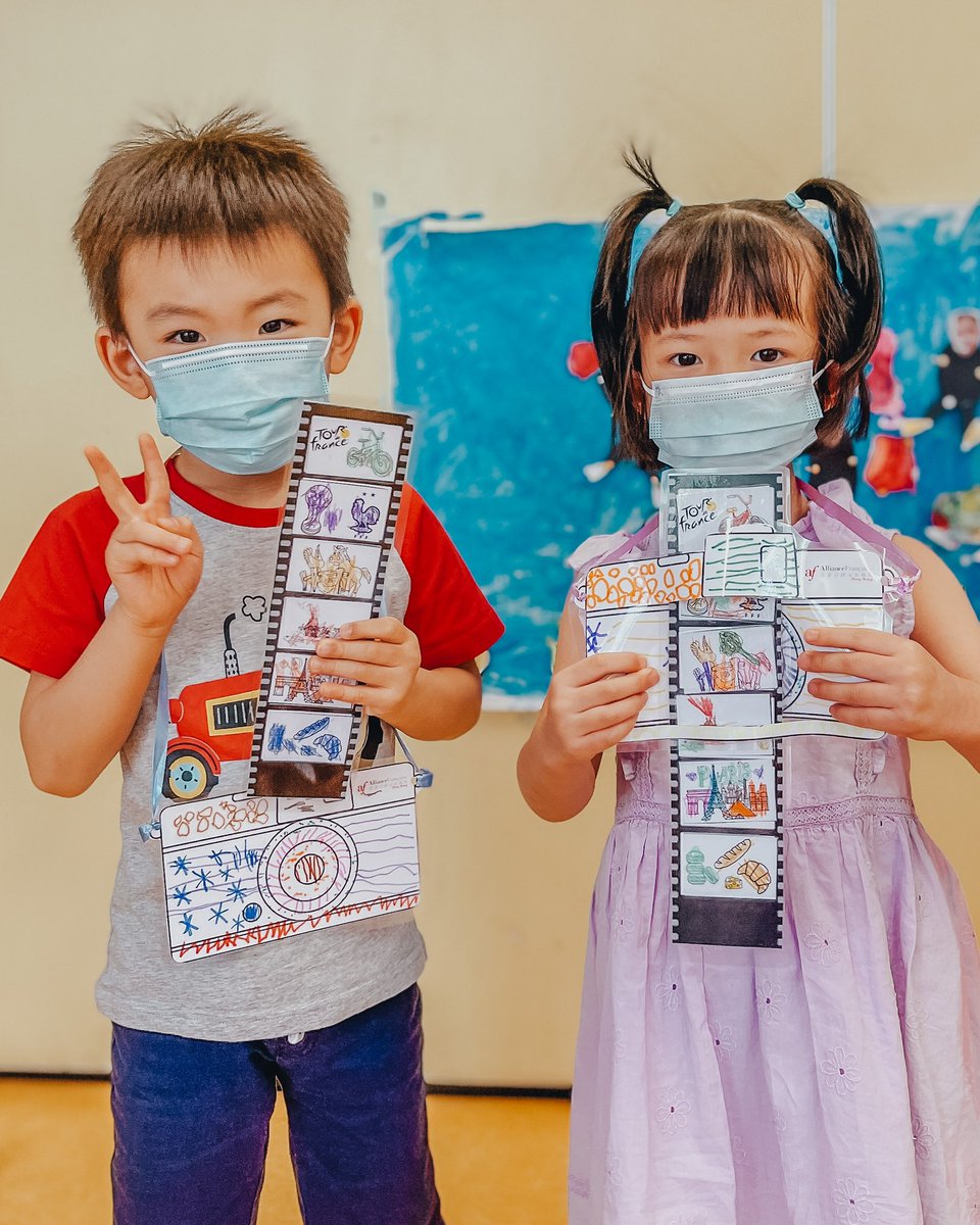 celine_chane's tweet photo. L’heure du #bilan après ces 2 semaines de #summercamp. Réalisation d’un appareil photo + sa pellicule qui retrace les différentes étapes de ce #voyageenFrance 🇫🇷
#preschooler #maternelles #fleprecoce #flehk #afhk #ete2022 #learnandplay @afhongkong https://t.co/E2jJAR3I8V