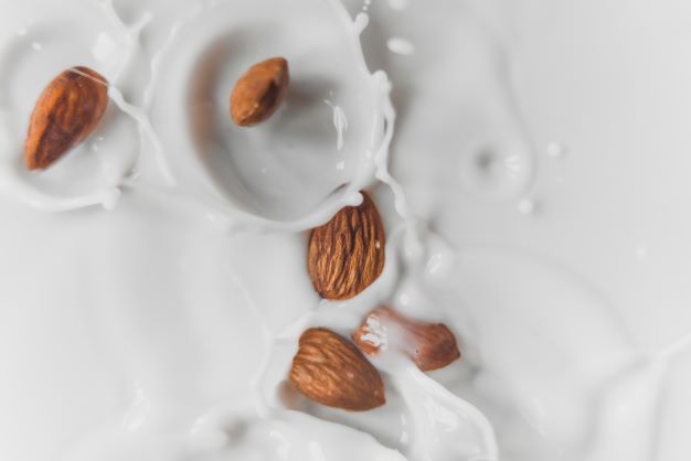 Our very own Professor Johannes le Coutre talks about the market success of plant-based milks and discusses their role in our global food system.

To read more 👇
newsroom.unsw.edu.au/news/health/wh…
 
#UNSW #UNSWEngineering #UNSWChemEng #plantmilk #globalfoodsystem
