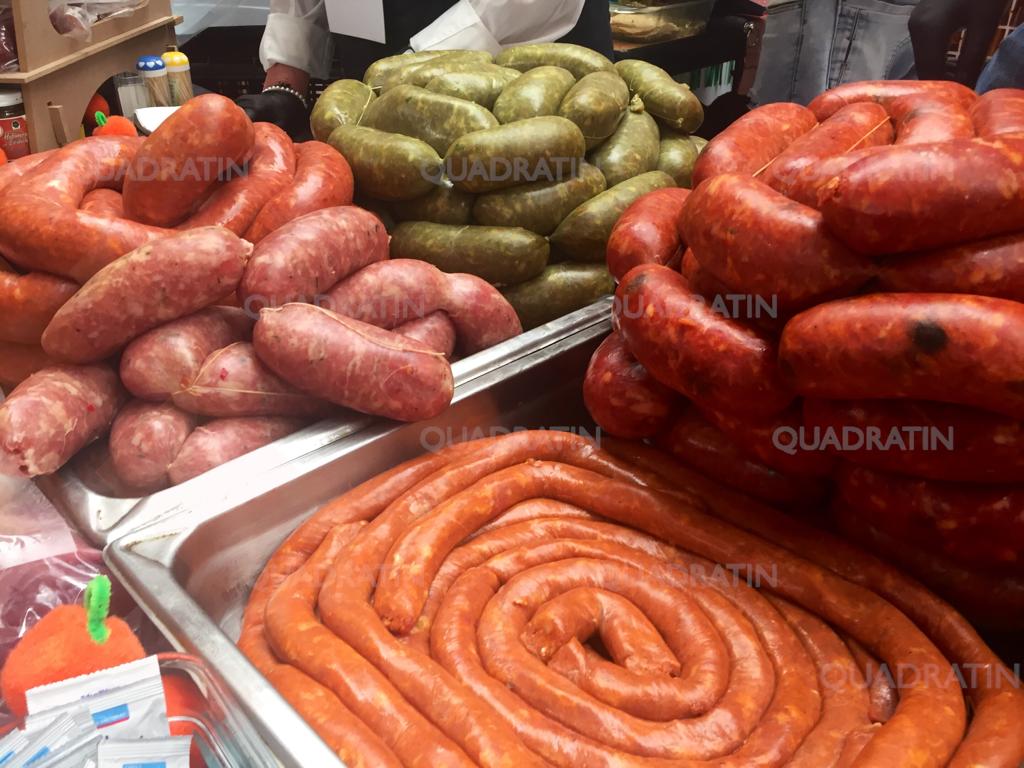 QuadratinEdomex's tweet photo. #FestivaldelChorizoymezcal 
Más de seis mil personas se dieron cita al #CCT para conocer y degustar #Chorizo y #Mezcal elaborados por manos mexiquenses. 
El evento busca posicionarse como representativo de #Toluca y del #Edomex y rescatar el #Chorizo como el alimento típico. https://t.co/pyFUnjGlAp