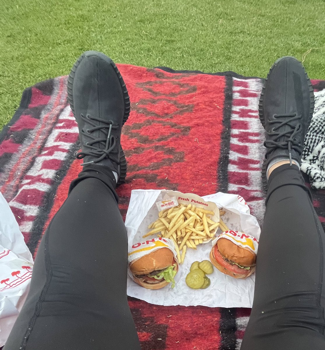 sugarskulleats's tweet photo. Yeezy’s & In n out 🍔 #YEEZY #InNOutBurger #animalstyle #extrapickles #pickles #streetfoodcinema #outdoormovie https://t.co/UN5KobVLYX
