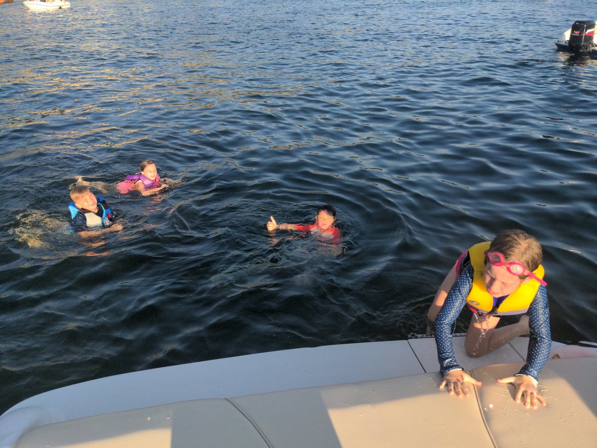 LaileyRl's tweet photo. #BrettBrettBaltacBoatConcert https://t.co/B8MY6hU6e5