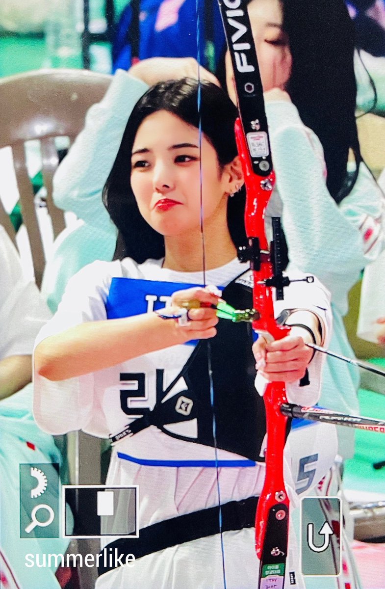 summerlike_lia's tweet photo. 220801 양궁 0점 쏘고 힝구 됨 #ITZY  #리아 https://t.co/kL8o9drMHm