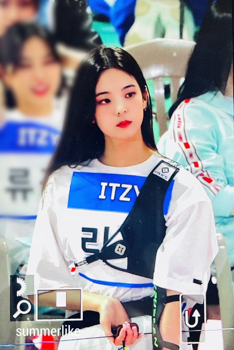 summerlike_lia's tweet photo. 220801 양궁 0점 쏘고 힝구 됨 #ITZY  #리아 https://t.co/kL8o9drMHm