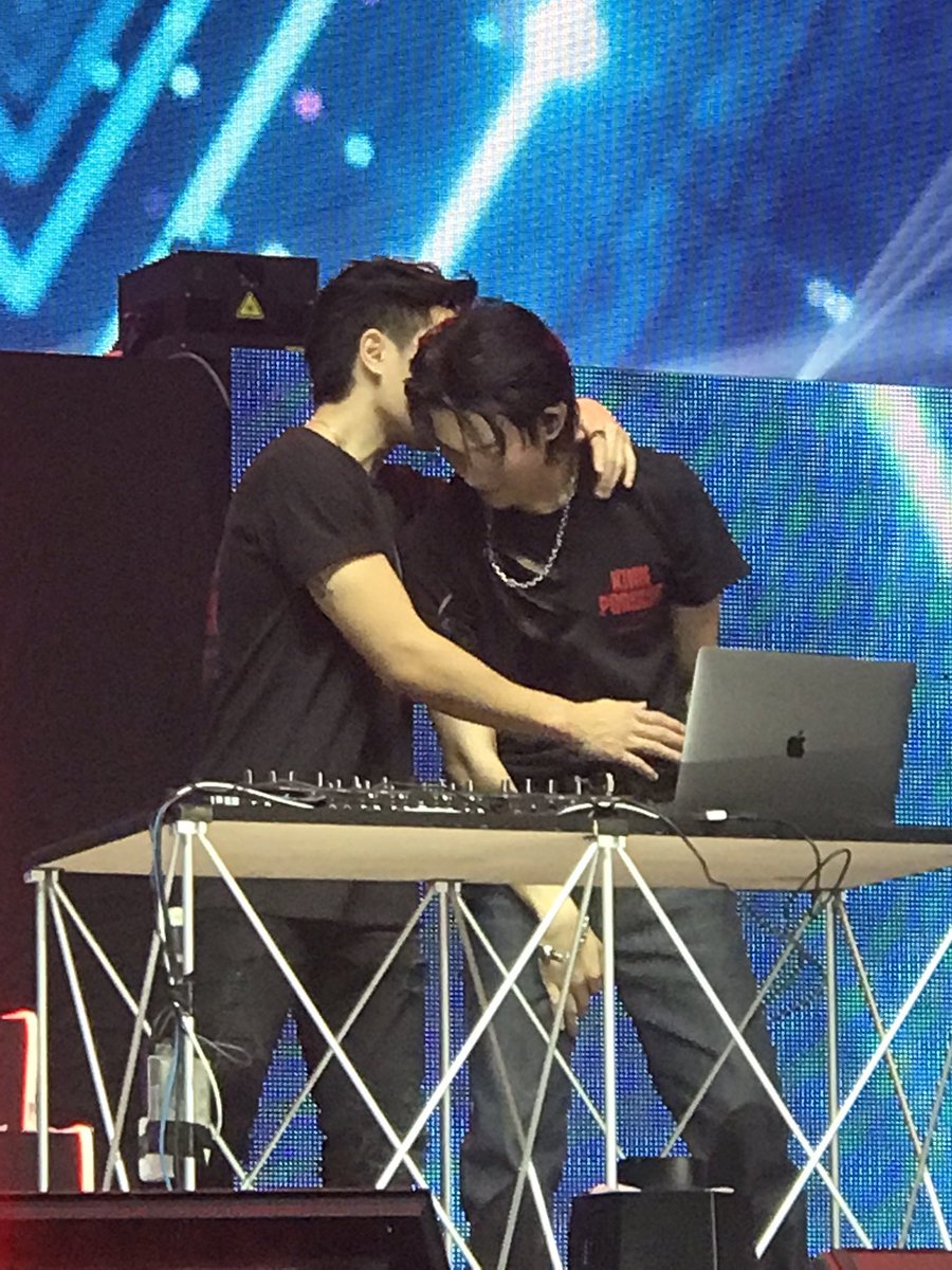 ooobbbiuoooo's tweet photo. #TaBuild
I write this fic solely for this picture.😌 https://t.co/VXtr0ydVuj