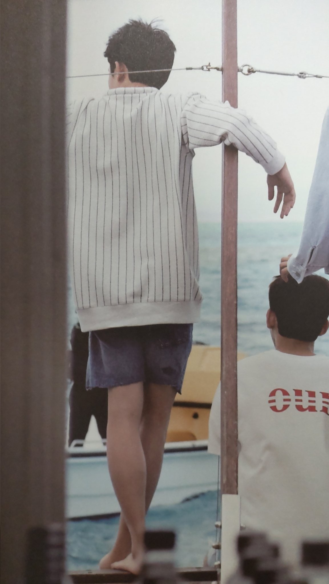 تويتر くみ على تويتر どーしたことでしょう また少年の足に戻りましたかね 単に服のせいですか 約2年のブランクがあったとはいえ Dftf踊ってたし でも練習とmvだけだし ともう良くわからなくなった翌年に来たのがあの潜跡集合写真 あぁ10年のギョンスの月日