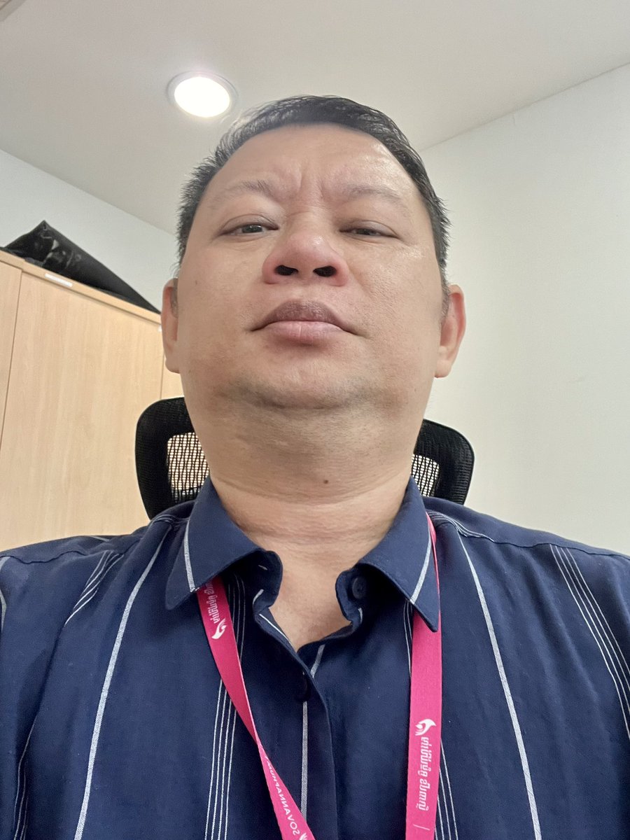 KinalKim's tweet photo. Working mood! https://t.co/t8DNtedjUC