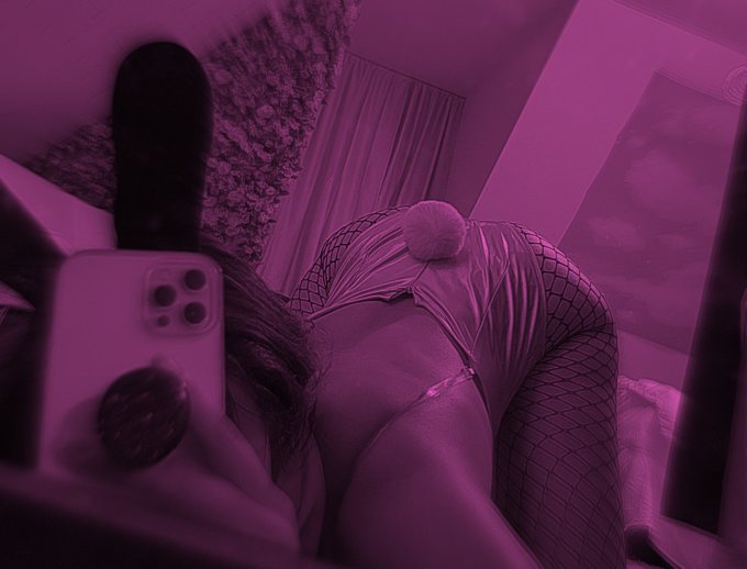 can i send you pics like this while you&rsquo;re gamin or watching anime?🥺❤️ https://t.co/MemmfQUjgE