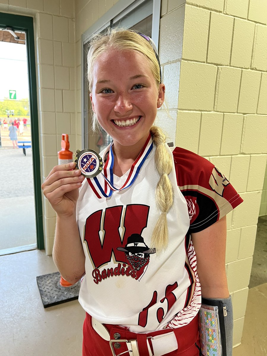 HaylieSchmidt1's tweet photo. Honored to have the opportunity to play with the Wisconsin Bandits 18u this weekend! We placed 1st in the silver bracket. What a powerful program, thank you for having me! https://t.co/HQDGZd9Og5
