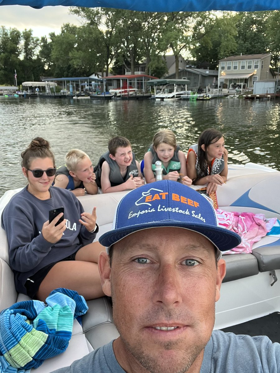 bdpeak's tweet image. Little ones were kicking it on the lake yesterday!  Such a great day on the lake. Just wish we got more days to enjoy it!