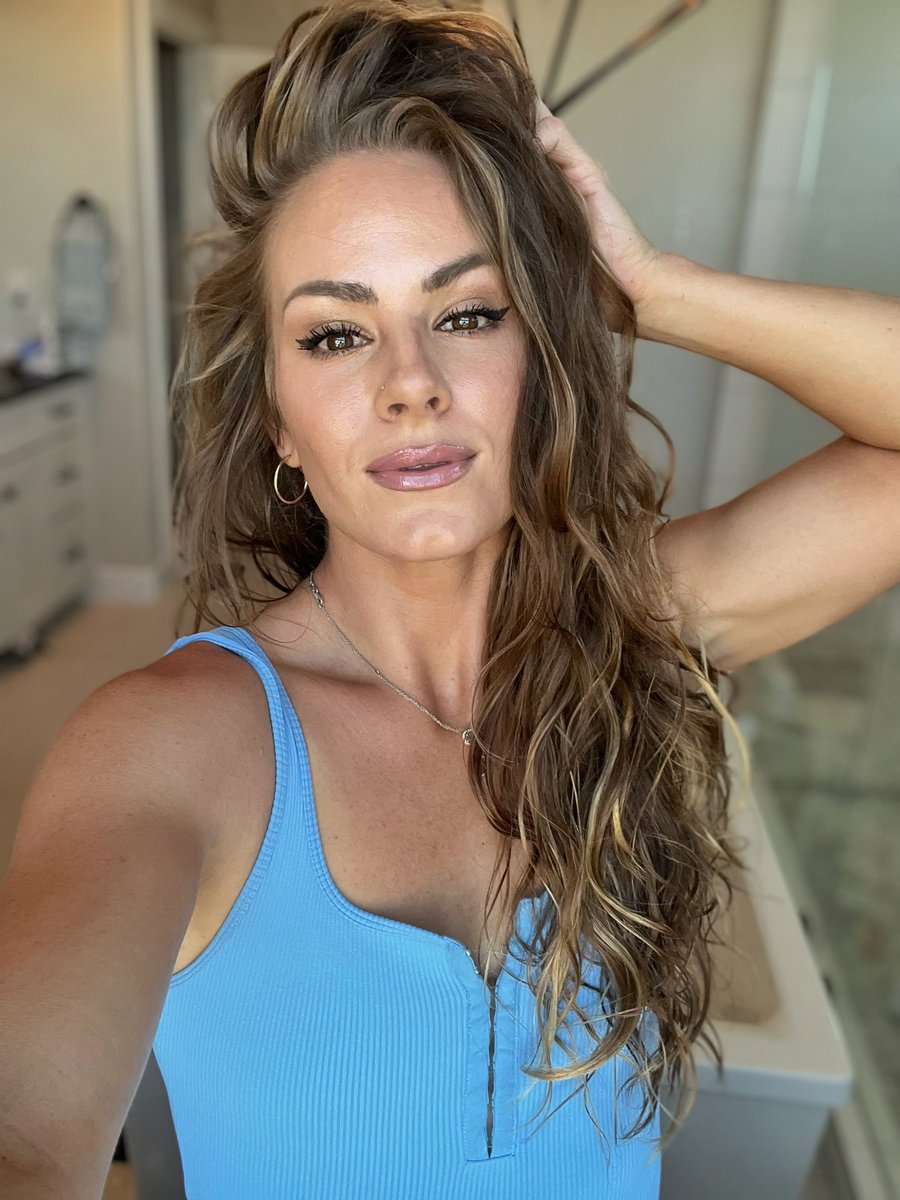 HannahBower2 on Twitter "I don’t know why I don’t wear makeup more