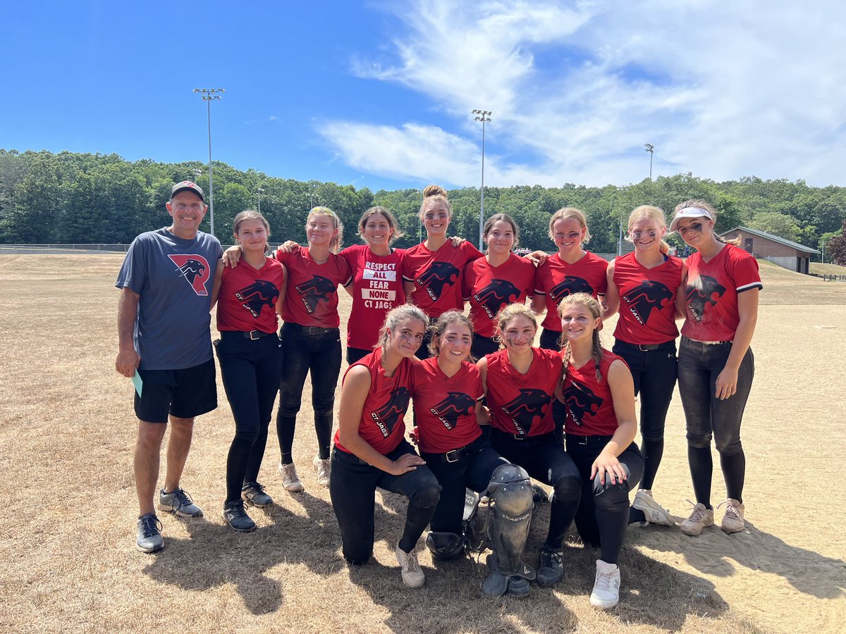 kittredge_izzy's tweet photo. What a great season, but I am sad to see it end! We went 3-2 this weekend and 22-16 for our whole season battling in 7 tournaments. I ended the season with a .505 OBP. @ctjags1 https://t.co/lUXPo0Dx4X