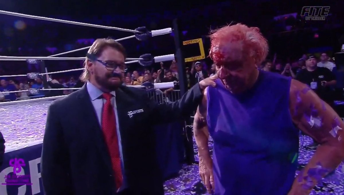 How its started       how its ended #RicFlairsLastMatch