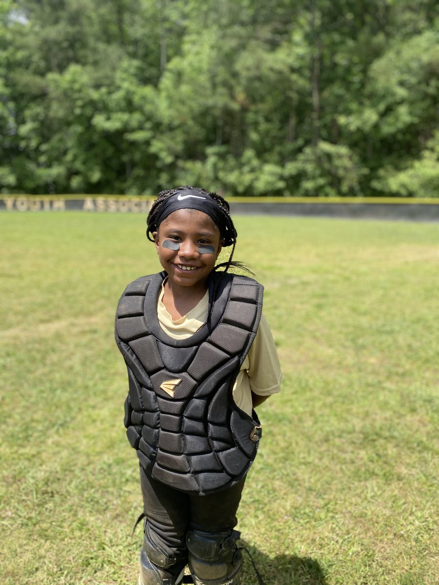 Kyndall_Jones4's tweet photo. Back trying to get to my goal of being a catcher…watch what happens next! #jones4 #babyjuggernaut https://t.co/dUttRjddwr