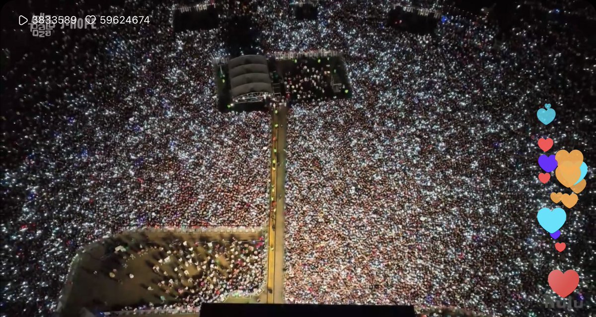 itsapjm's tweet photo. ARE ALL THOSE LIGHTS ARMY BOMBS??!!! https://t.co/dHNze7kGVs