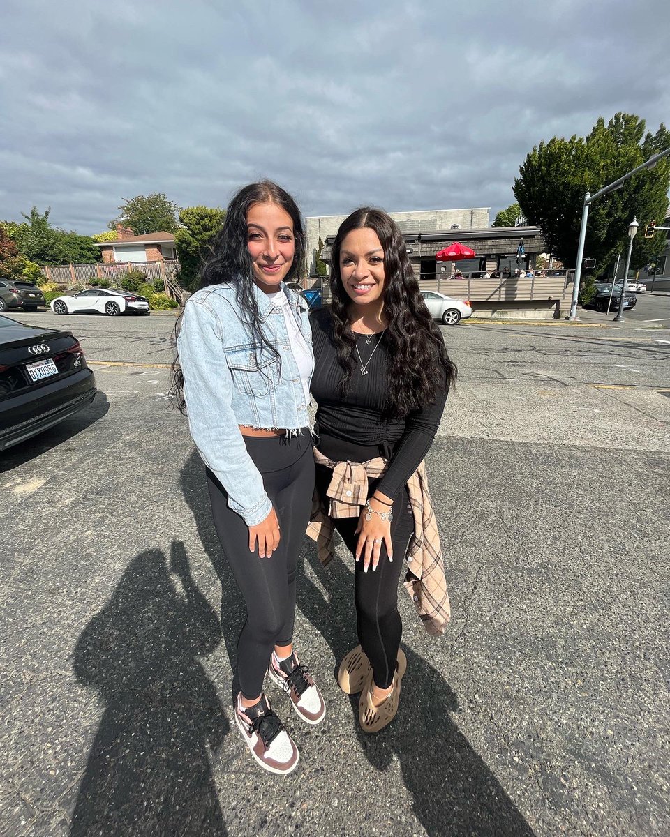 Life seriously blows my mind ! Shout out to 23andMe ! Let me introduce you to my SISTER HANNAH! I'm sooo excited for another little sister and another auntie for Azeer , we can't wait to build a million memories with you !