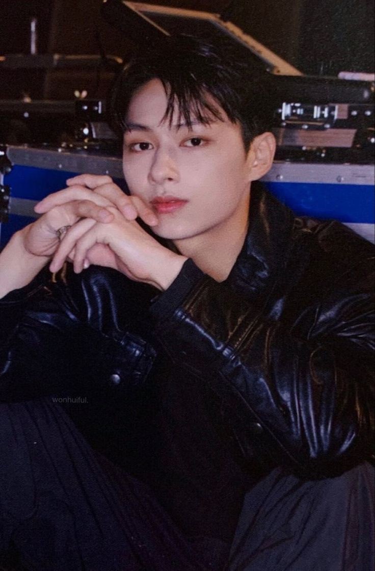 junpidaily's tweet photo. wen junhui from seventeen 😵‍💫 https://t.co/Lrdv9WufzE