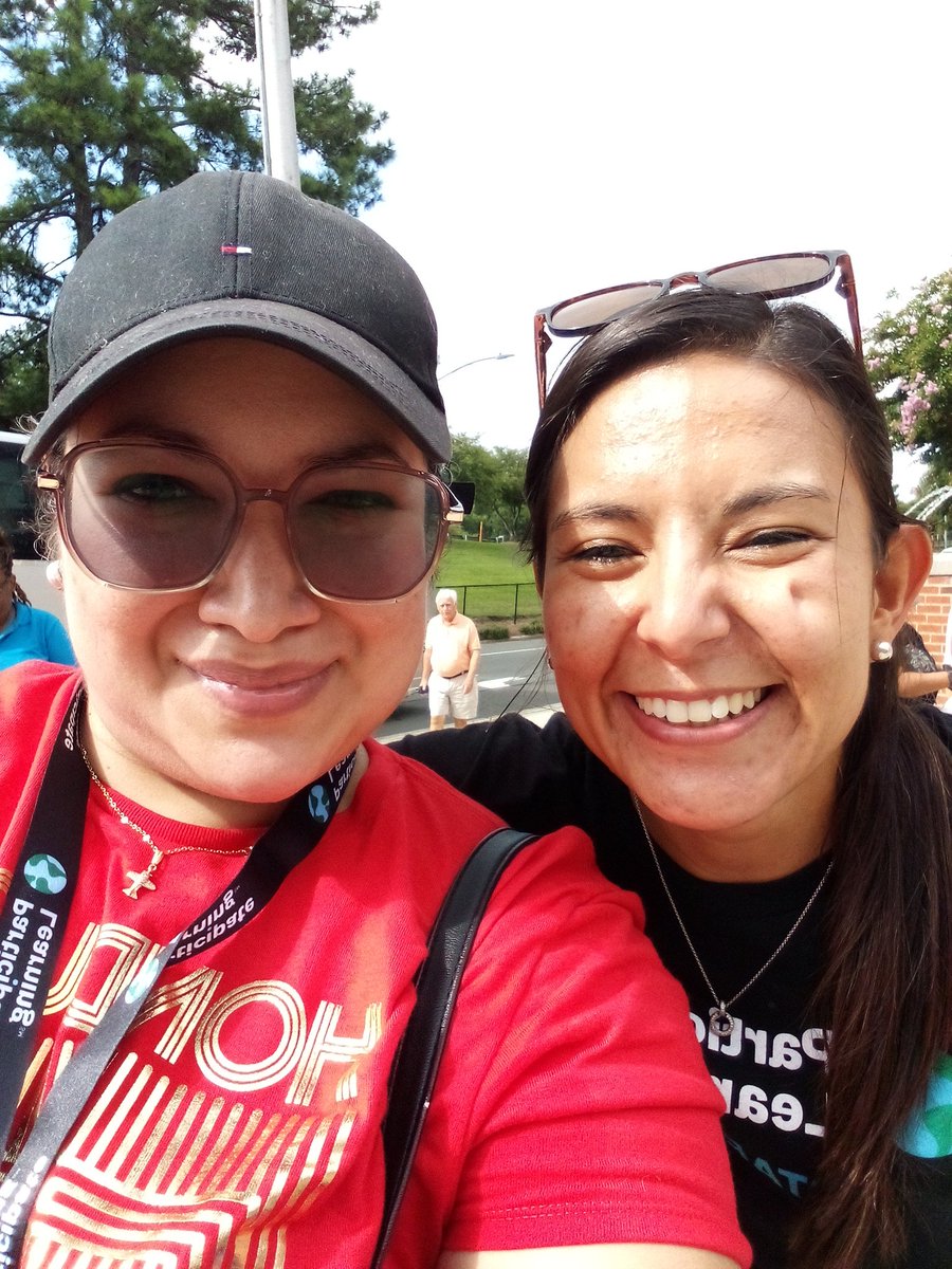 VeraRico4's tweet photo. The feeling of excitement when you meet your admission specialist!! @Mari_ValverdeC @ParticipateLrng #Unitingourworld #PLOrientation2022 https://t.co/iQMR3n1Q8Q