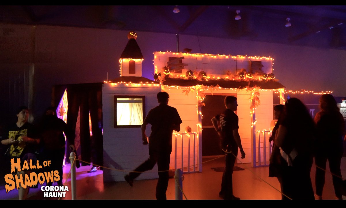 ExpAttractions's tweet photo. Wanted to make sure that for this years Midsummer Scream video, all the amazing home haunts get their credit that they deserve so i’ve attached little tags on the bottom of all of them in the vlog coming out tomorrow! 💀 https://t.co/xVXaqMYOjU