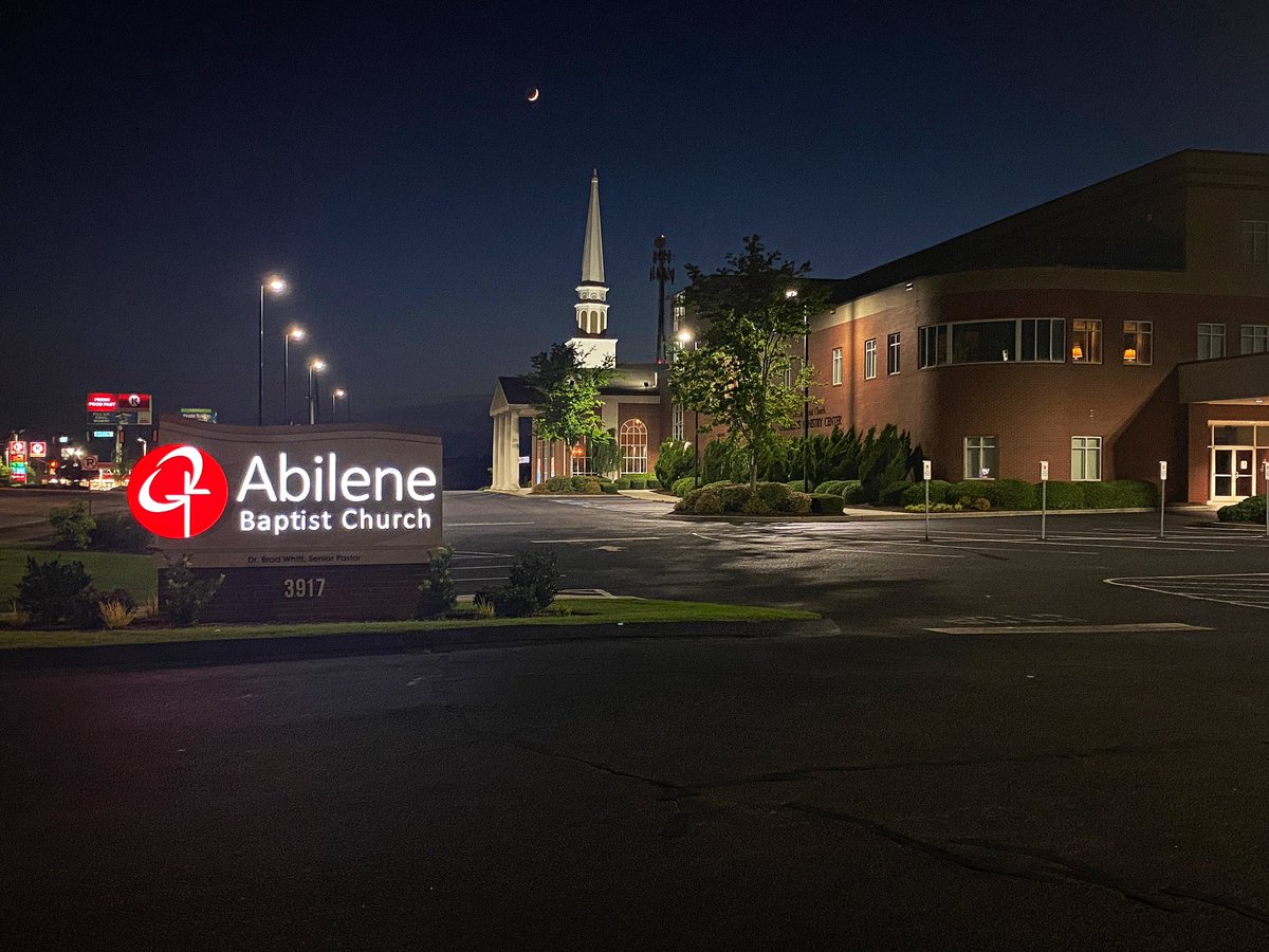 DrBradWhitt's tweet photo. The end of another AMAZING Sunday at Abilene. #blessedpastor https://t.co/LpPACRiFCl