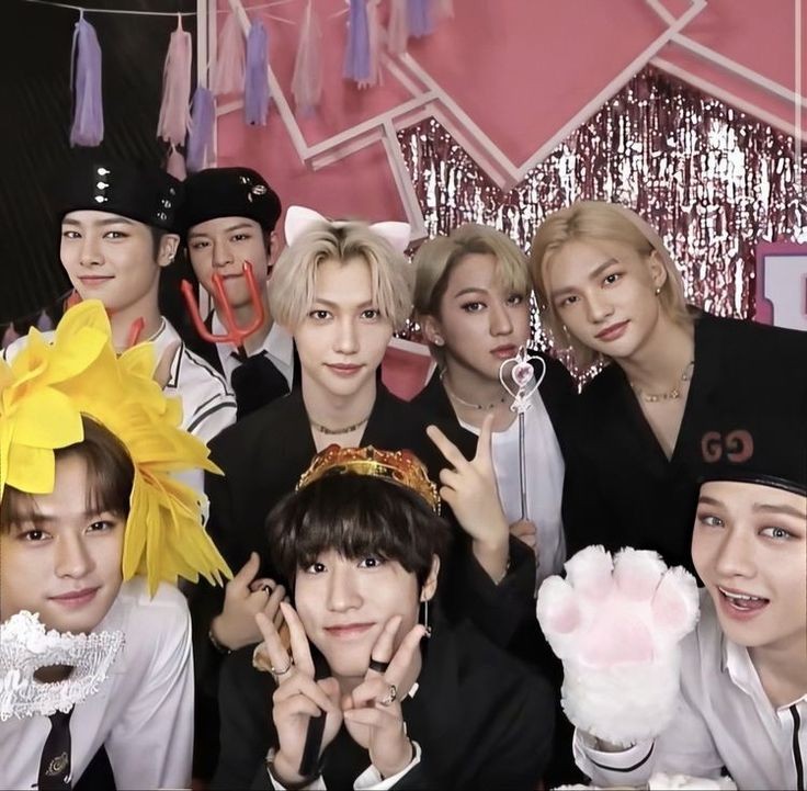 kasmia_v's tweet photo. Happy STAY day! Stays ❤️ https://t.co/4M3BDciKgQ