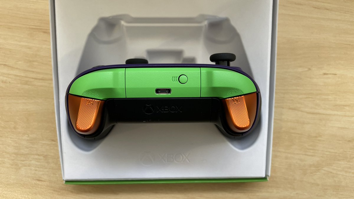 NeonMirah's tweet image. I got my #Evangelion inspired @Xbox Controller from #xboxdesignlabs!
I’ve very happy! ☺️

And if anyone is interested, here’s my design:
xboxdesignlab.xbox.com/en-us/xbox-des…